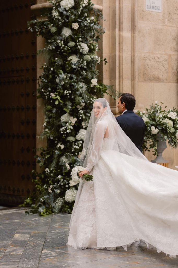 La boda de Elena con vestido de Inés Lacasa