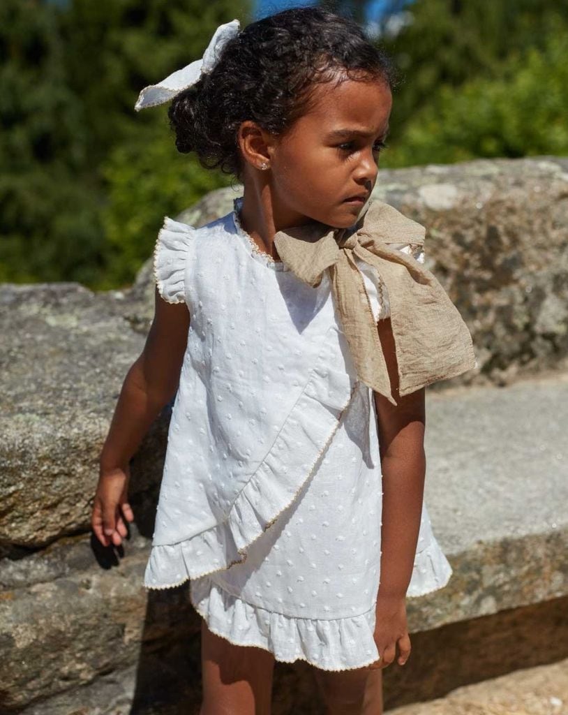 Vestido de arras de niña de piqué con lazo beige