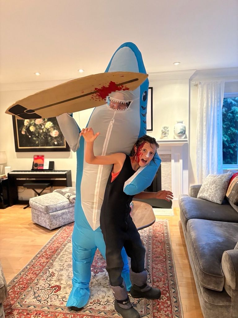 Justin Trudeau compartió su original disfraz de Halloween coordinado con el de su hijo Hadrien.