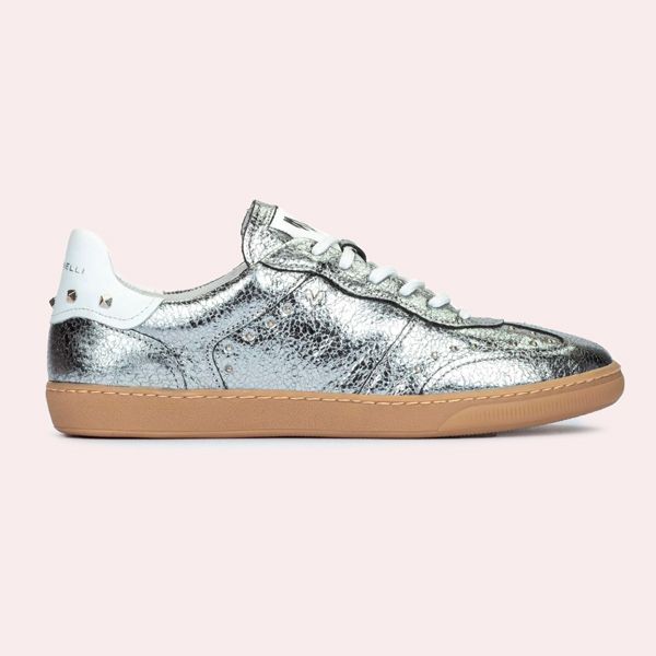 Deportivo con tachas para mujer