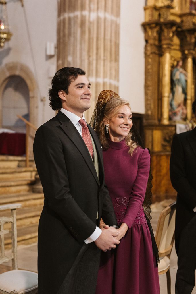 Madrina de boda con vestido de Jorge Vázquez