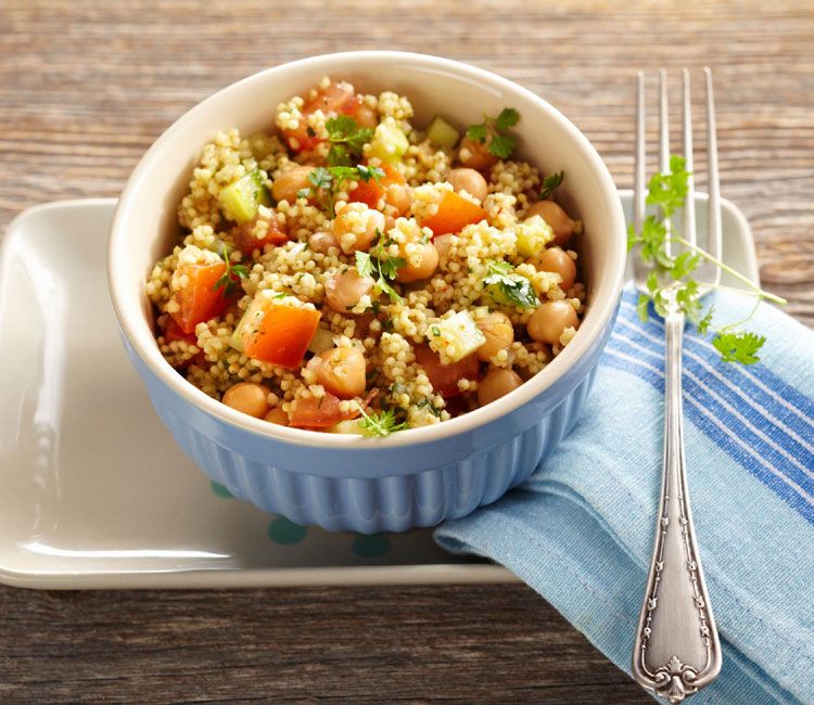 Ensalada de cuscús con garbanzos y verduras