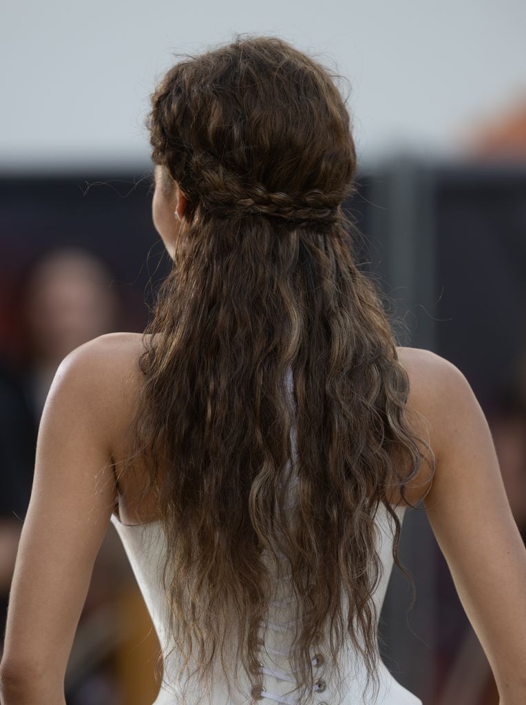 Su melena alcanzaba la longitud de la cintura, todo gracias a las extensiones.