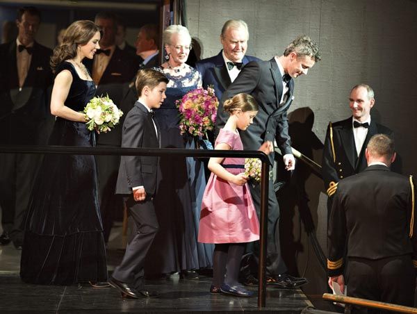 Los niños se unieron así a las celebraciones del 75º aniversario de la reina Margarita que reunirá la próxima semana a varios miembros de la realeza
