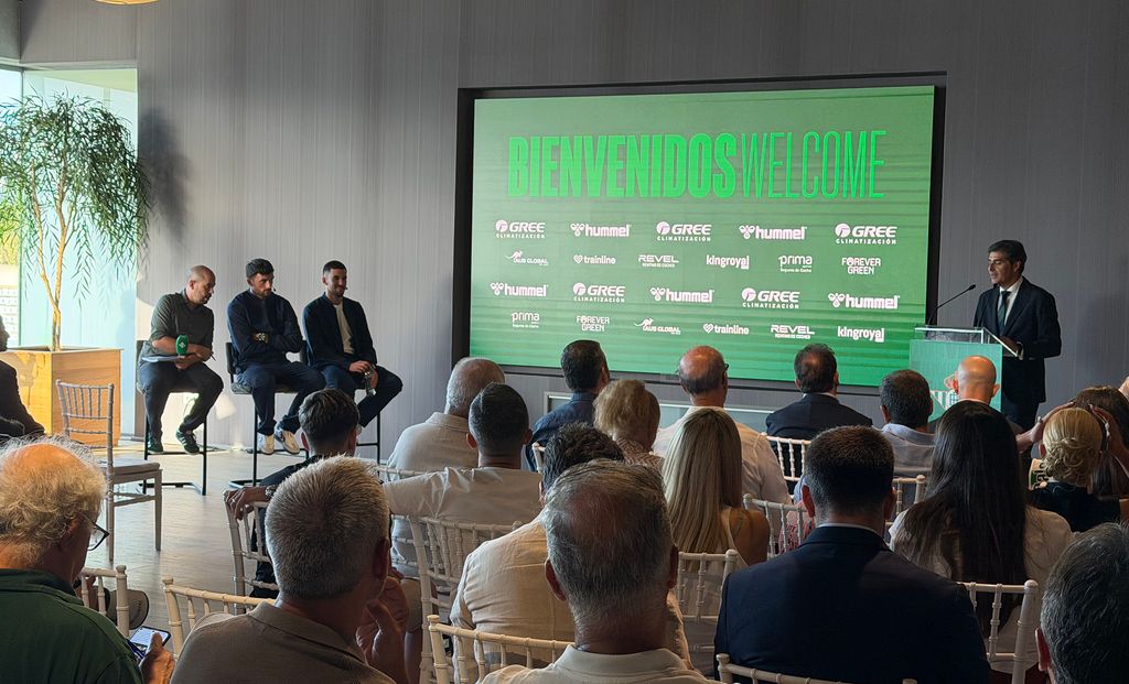 Dani Ceballos, durante la presentación como jugador del Betis