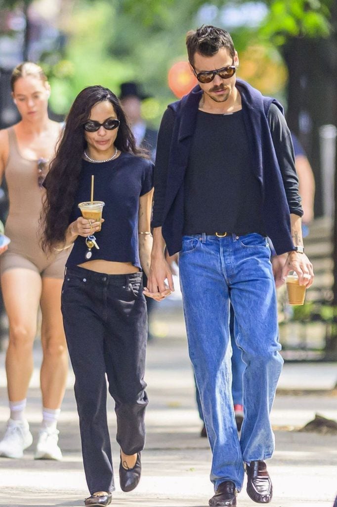 Aunque algunos informes sugieren que la pareja simplemente mantiene una relación informal, sus frecuentes salidas juntos cuentan otra historia. 