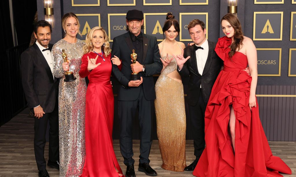 Eugenio Derbez y elenco de CODA