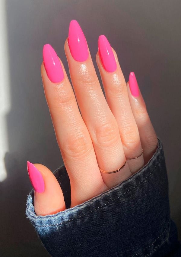 Manicura rosa fucsia