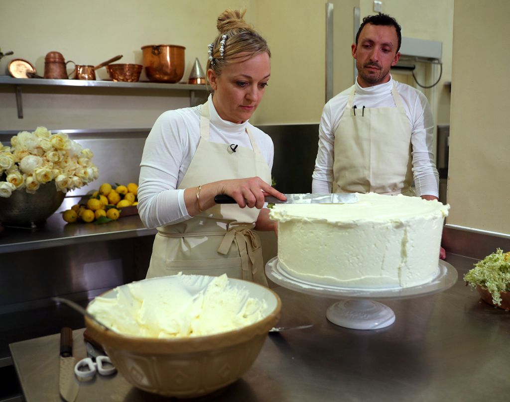 Claire Ptak, dueña de la pastelería londinense Violet Cakes, fue la creadora de esta especial tarta nupcial.