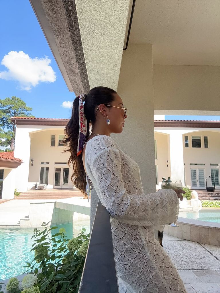 Aneliz Aguilar, la hermana mayor de Ángela, suele compartir en sus redes su glamuroso estilo de vida en Houston.