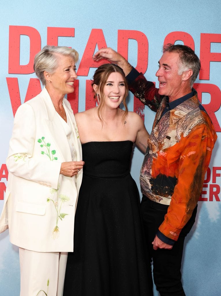 Emma Thompson con su hija Gaia y su marido Greg en el estreno de la película 'The Dead of Winter'  en Londres