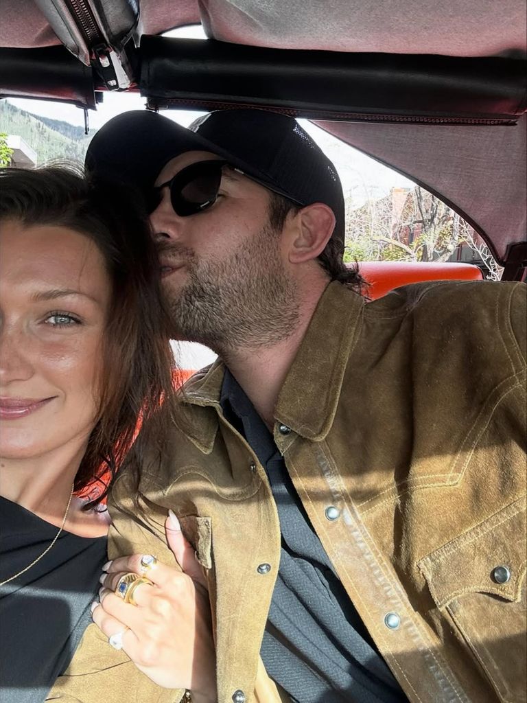 Bella Hadid y su novio Adan Bañuelos han terminado su relación de dos años. 