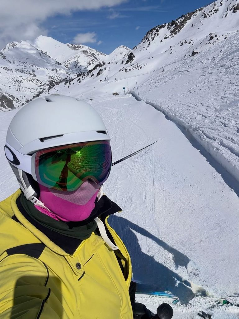Raquel, esquiando en Andorra