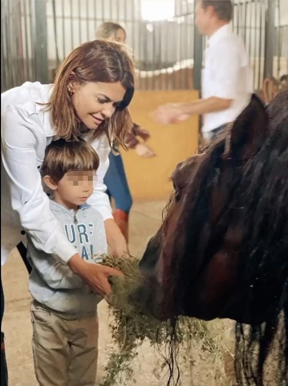María José Suárez con su hijo Elías