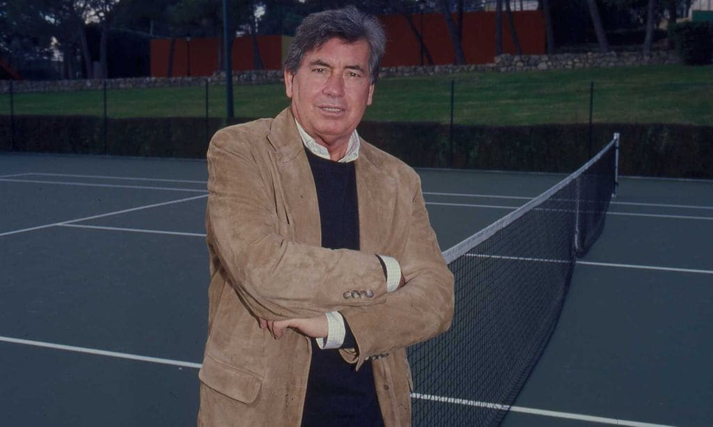 Manolo Santana HOLA PLUS