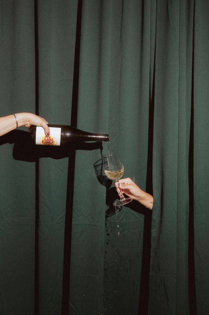 La experiencia se completa con un cuidado maridaje de vinos, pensado para acompañar cada pase y realzar el trabajo de unas masas elaboradas íntegramente con biga.