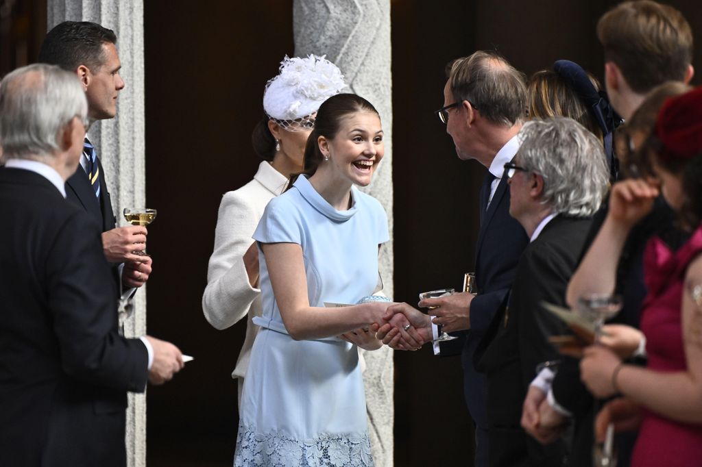 Estelle de Suecia, todo simpatía ante los invitados de su abuelo