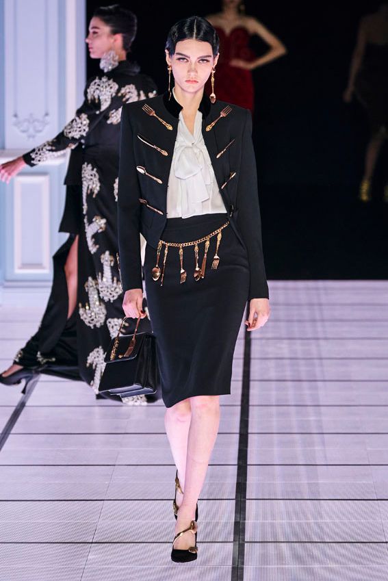 moschino f22 011011220303