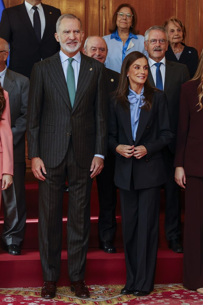 Los reyes Felipe VI y Letizia durante la audiencia a los galardonados con las Medallas de Asturias 2026, celebrada en Oviedo el viernes 23 de octubre.