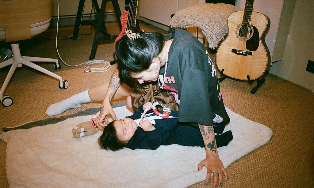Cazzu y su hija Inti