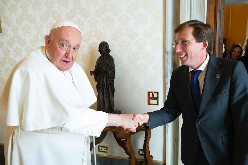El alcalde de Madrid, el día que fue recibido por el papa Francisco