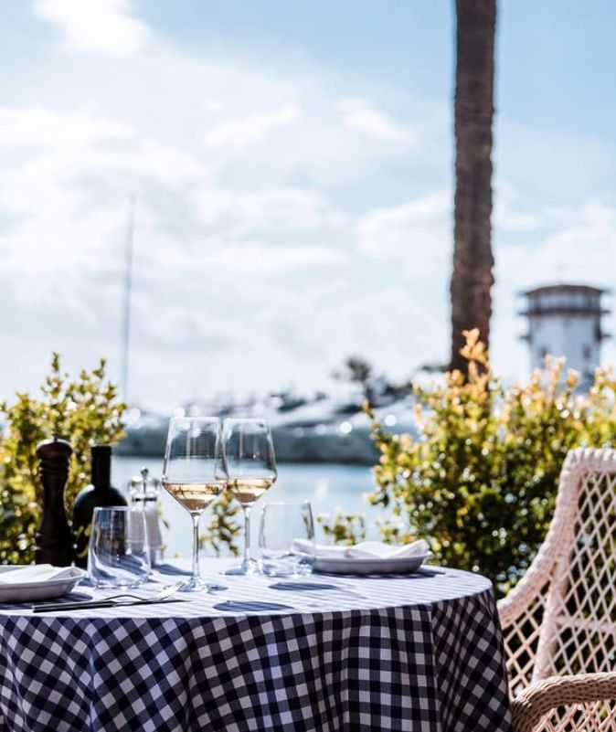 La terraza de Flanigan, con vistas a Puerto Portals.