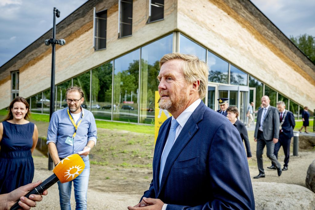 El rey pronuncia unas palabras sobre Harald de Noruega