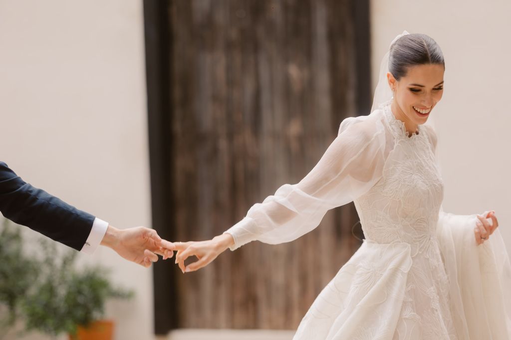 La boda de Elena con vestido de Inés Lacasa