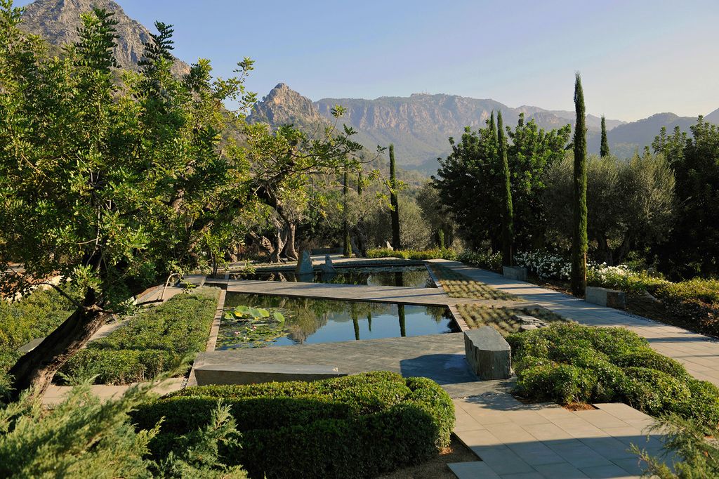 Láminas de agua en un jardín doméstico