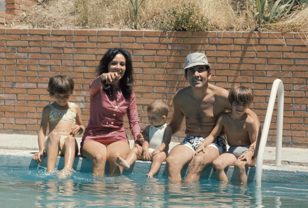 Gemma Cuervo y Fernando Guillén con sus tres hijos durante unas vacaciones 