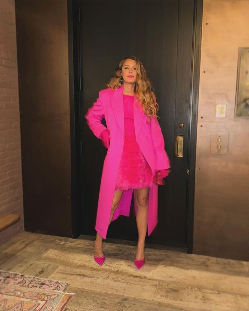 Blake Lively look fucsia Barbie