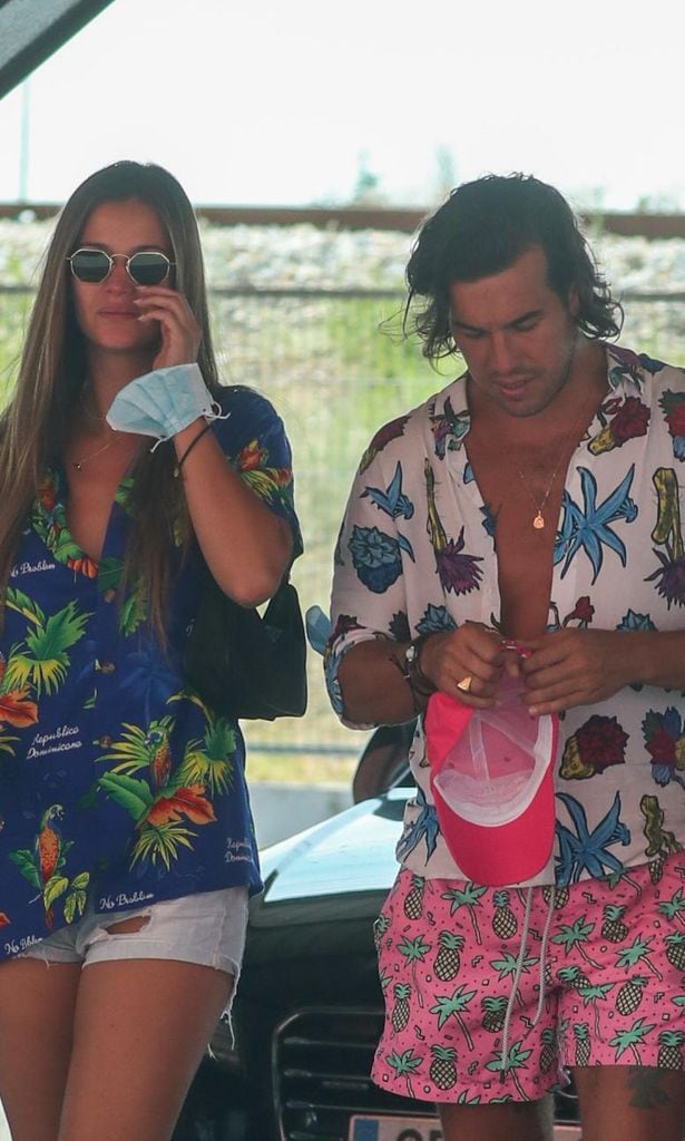 Mario Casas y Desiré Cordero