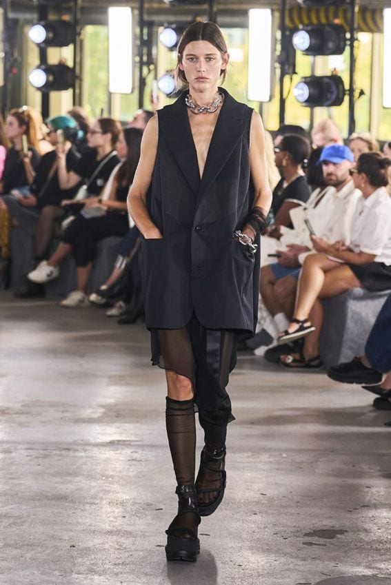 sacai018a