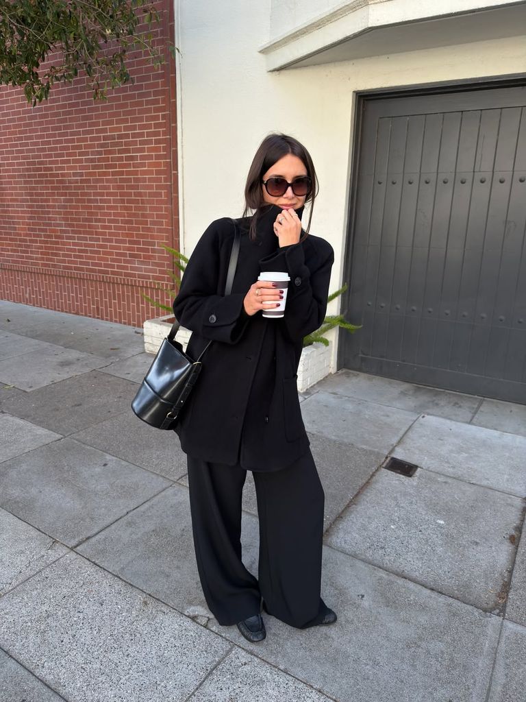 Los pantalones negros son mi básico, pero jamás los llevaría en estos 5 planes