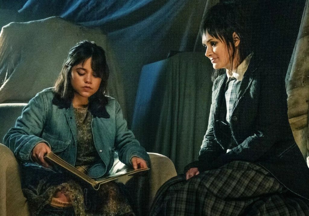 Winona Ryder y Jenna Ortega como madre e hija en 'Bitelchús, Bitelchús'
