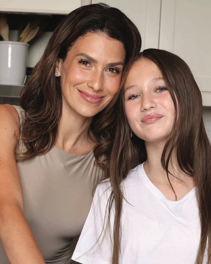 Hilaria Baldwin con su hija Carmen