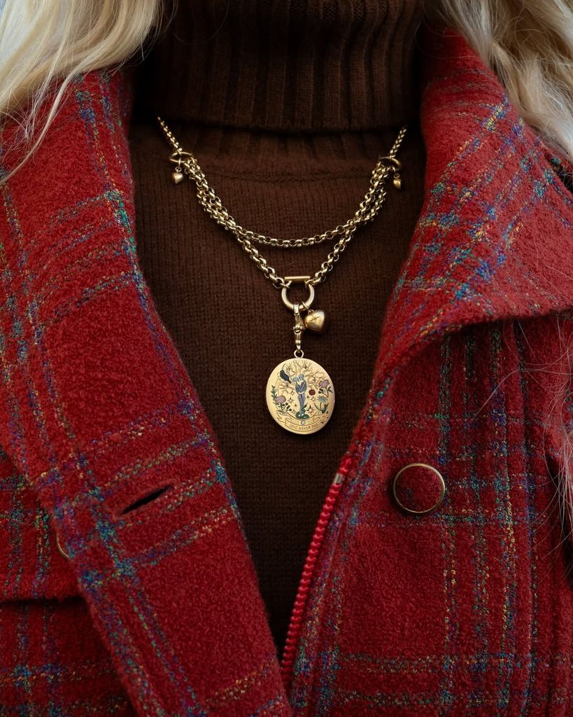 Claudia Schiffer en Londres con look navideño.