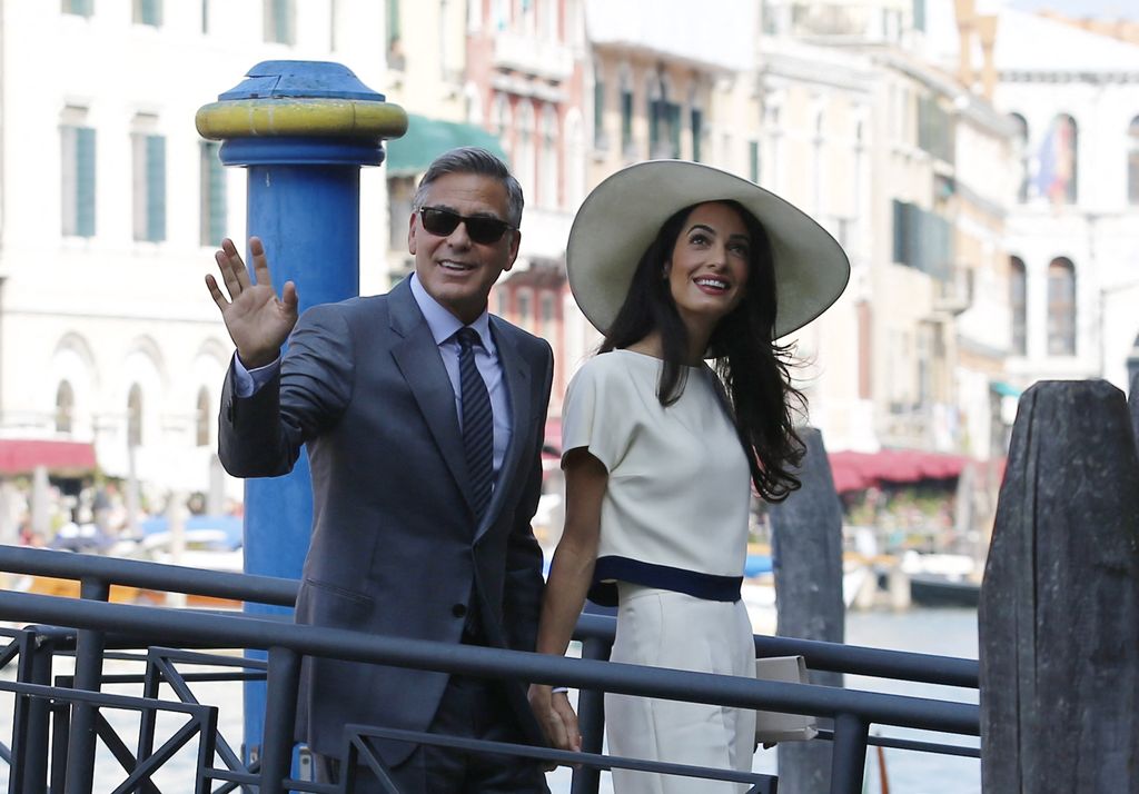 George Clooney y Amal Alamuddin camino al palacio Dandolo Farsetti en Venecia para su ceremonia civil