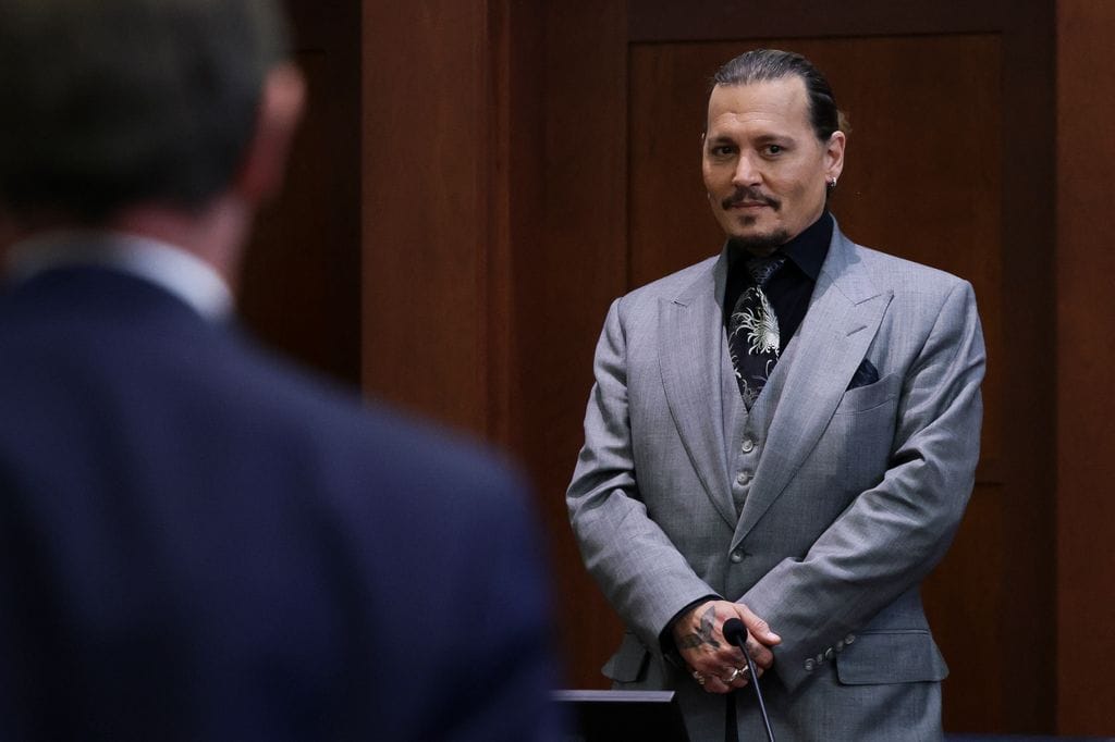 Johnny Depp en la corte en Fairfax, Virginia, en abril de 2022 durante su juicio contra Amber Heard.