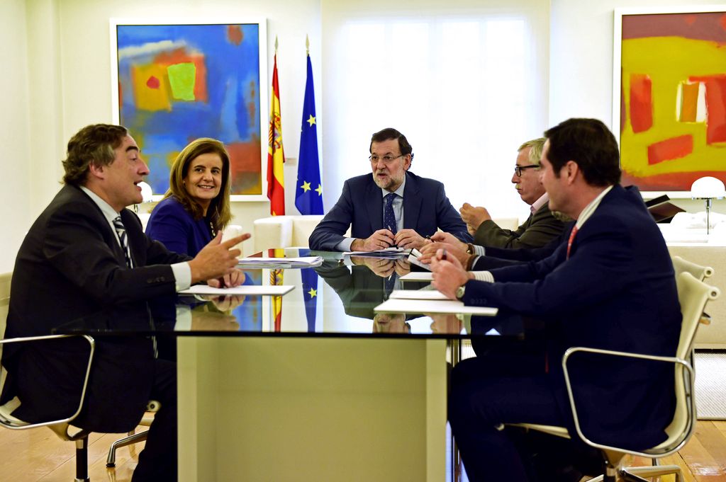 "Nunca fue partidaria del enfrentamiento. Tampoco de la bronca. En ella eso era compatible con mantener la posición propia, cuando el interés general así lo demandaba", ha escrito Rajoy de Báñez