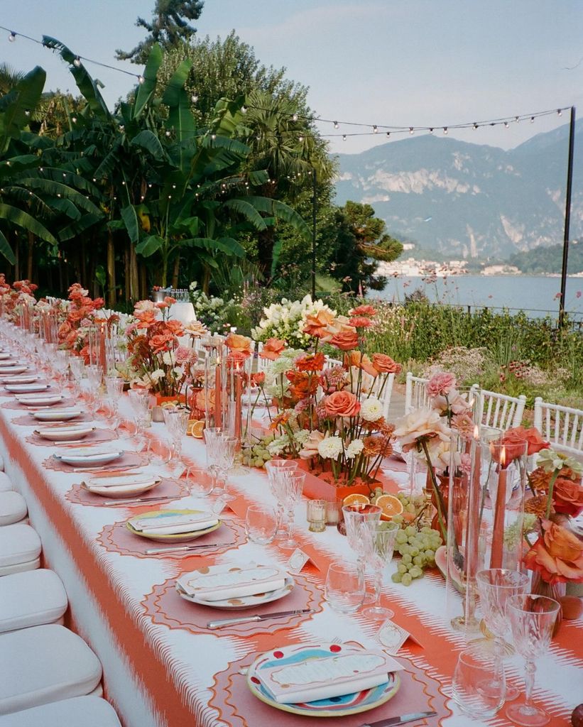 Decoración de bodas en naranja mesas