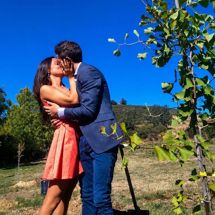 Imagen de la primera boda de Roberto y Sara: la firma de su compromiso