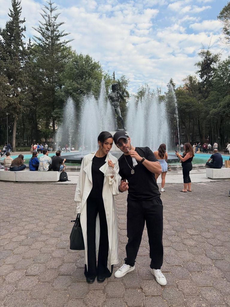 Ale y su hermano Lalo Capetillo paseando por la Ciudad de México.