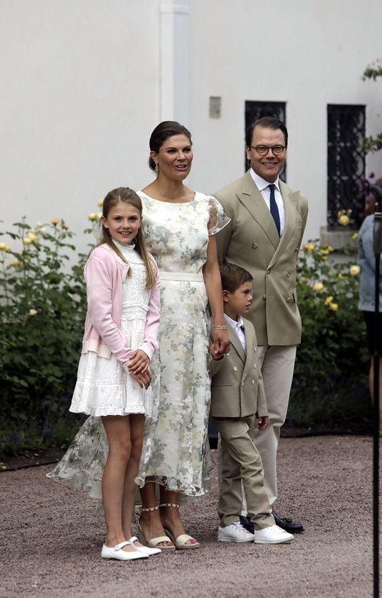 La princesa Victoria y su marido Daniel con sus hijos