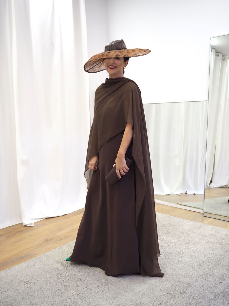 Madrinas de boda con looks en marrón Eder Aurre