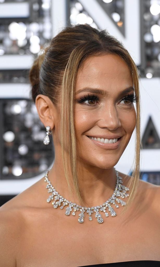 jennifer lopez luce un peinado inspirado en los 90