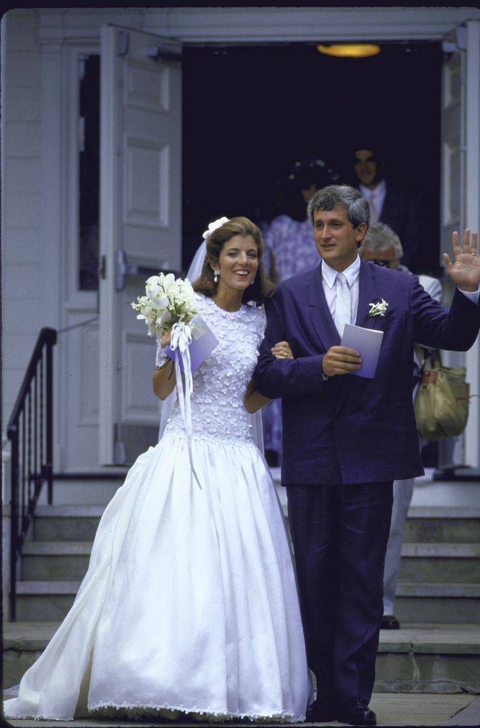 Caroline B. Kennedy y Edwin A. Scholossberg en el día de su boda. 