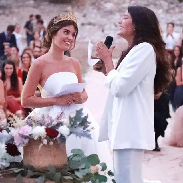Su primera boda se celebró el 10 de septiembre de 2016 en la playa de Barcelona
