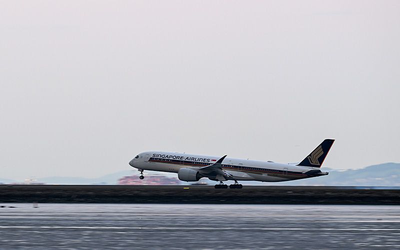 Avión aterrizando 