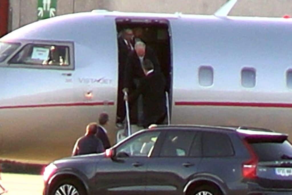El Rey Juan Carlos llega al aeropuerto de Vigo, a 22 de abril de 2025, en Vigo (Pontevedra, Galicia)